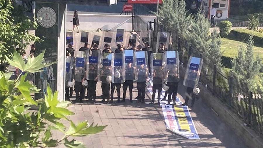 Özel sektör öğretmenleri eylemlerinin 38'inci gününde: En az 25 kişiye gözaltı!