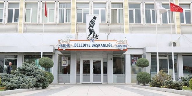 Kırşehir Belediyesi  4 sözleşmeli personeli daha işten çıkardı