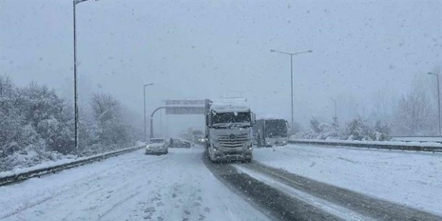 İstanbul-Ankara ulaşımı kontrollü olarak başladı