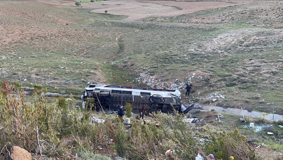 Niğde'de otobüs devrildi: 3 kişi öldü, 41 kişi yaralandı