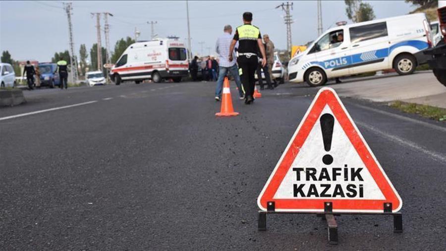 Trafik kazasında vali yardımcısı ve kaymakam yaralandı