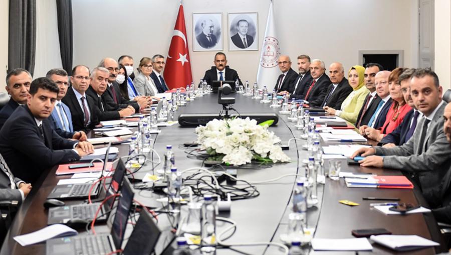 Bakan Özer, 81 il milli eğitim müdürüyle toplantı yaptı