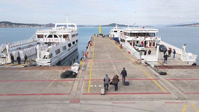 25 ay sonra ilk Türk turist kafilesi Midilli'ye geçti