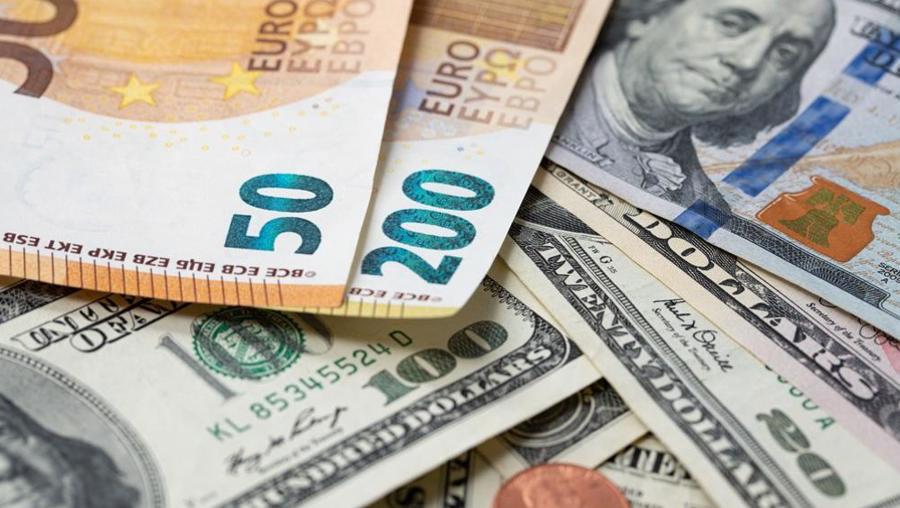 Euro dolar karşısında 20 yılın dibine geriledi.