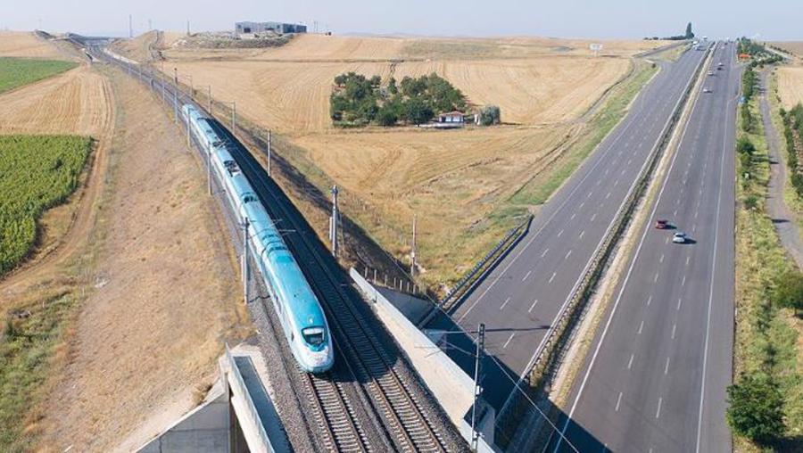 Bakan Karaismailoğlu: Demir yolu ağırlıklı yatırım dönemine girdik