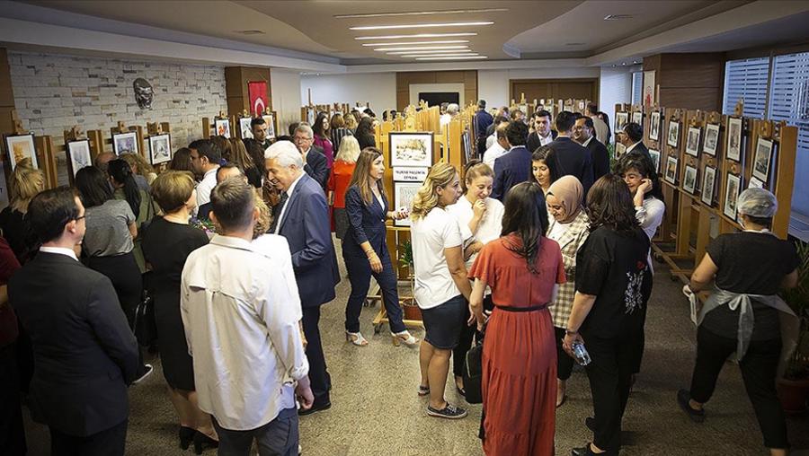 Ankara'da görevli hakim ve savcıların yağlı boya eserleri sergilendi