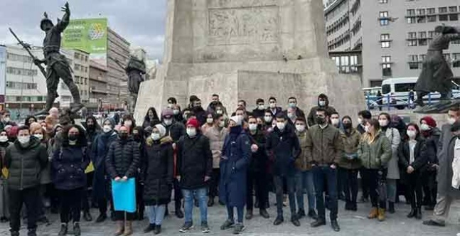Çoğu başörtülü öğretmen adayları mülakatı protesto etti