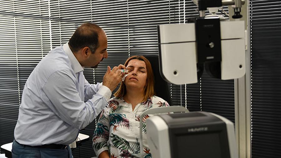 30 yıldır gözyaşı döken kadın memur rahatsızlığından ameliyatla kurtuldu