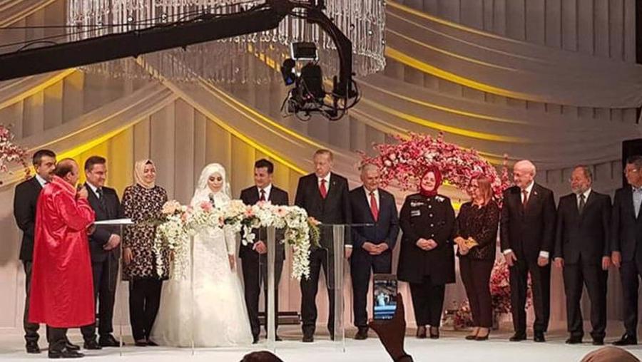 Ak Partili kadın vekil, boşanma davasında 70 milyon TL tazminat istedi