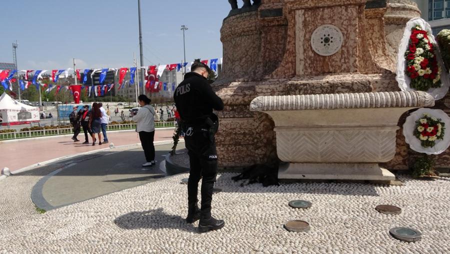 Başı boş köpekler bu kez Taksim'de bir çocuğa saldırdı