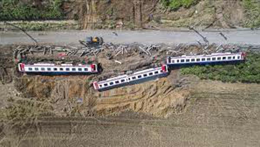 Çorlu'daki tren kazası kapsamında 9 memura daha dava açıldı