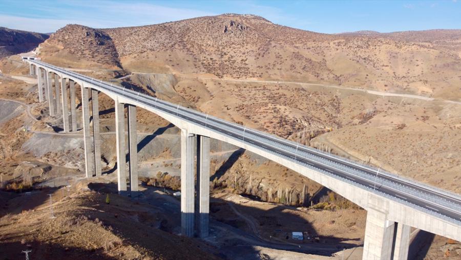 Türkiye'nin en yüksek ayaklı viyadüğü trafiğe açılıyor