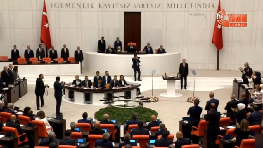 Cumhurbaşkanı Erdoğan Genel Kurul'a girince CHP ayağa kalkmadı