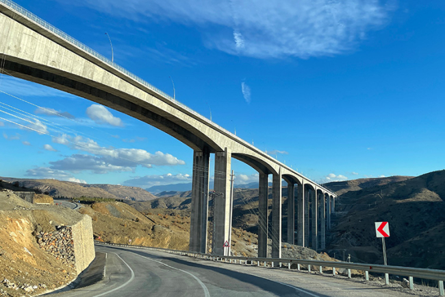 Eğiste Hadimi Viyadüğü trafiğe açılıyor