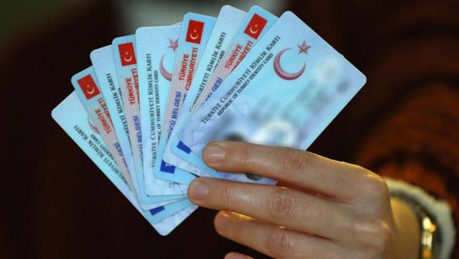 Bankalarda yeni kimlik kartı olmadan işlem yapılamayacak