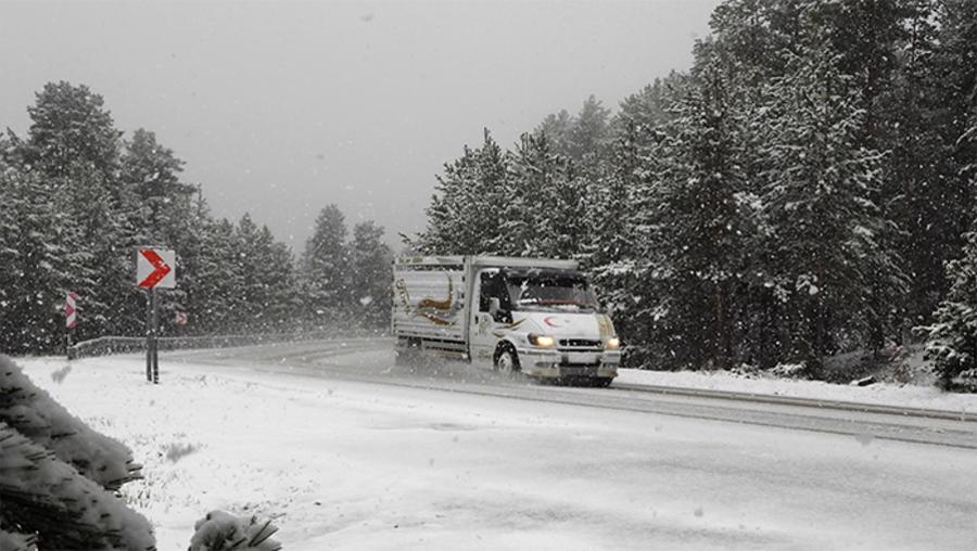 Erzurum ve Kars'ta yağan kar, kışı aratmadı