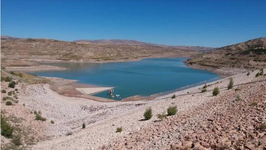 Sivas'ta baraj kurudu, 15-20 günlük su kaldı