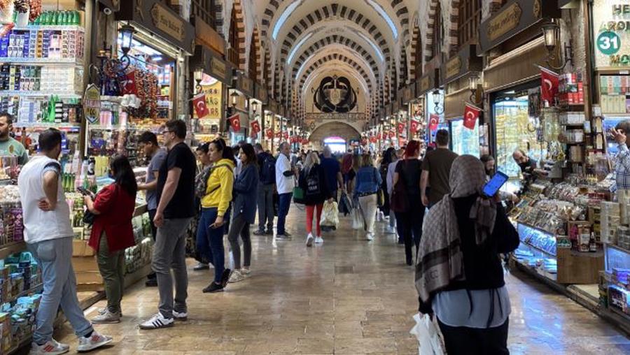 'Ucuz TL' 1,2 milyon turisti alışverişe çekti