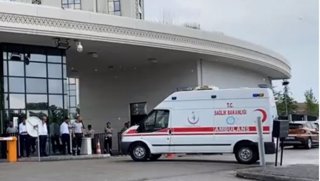 Kendini ambulansa kilitledi: Sağlık Bakanı gelmezse, tüpleri patlatırım