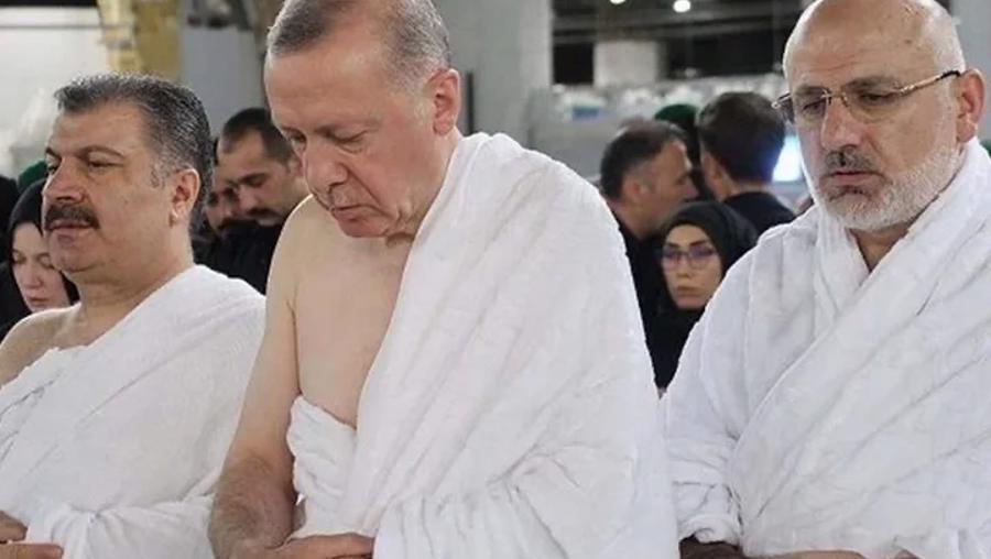 Erdoğan umre yaptı, bakanlar da eşlik etti