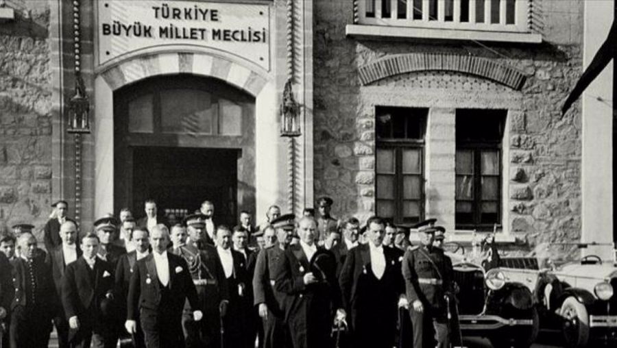 TBMM 102 yaşına girdi