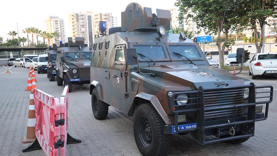 Mersin'de, 10 büyükşehir çalışanına PKK gözaltısı