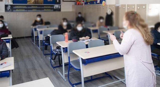 Göreve iade edilen öğretmen ek ders ücretlerini alır mı?