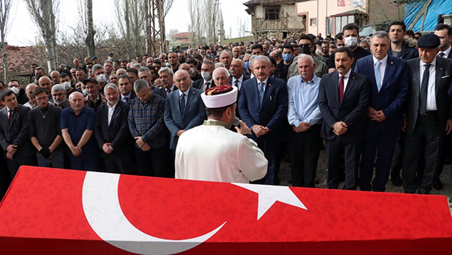  TBMM Başkanı, son yolculuğunda polis memurunu yalnız bırakmadı