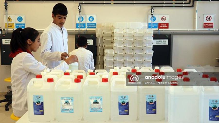 Ağrı'daki okulların temizlik ürünlerini lise öğrencileri üretiyor