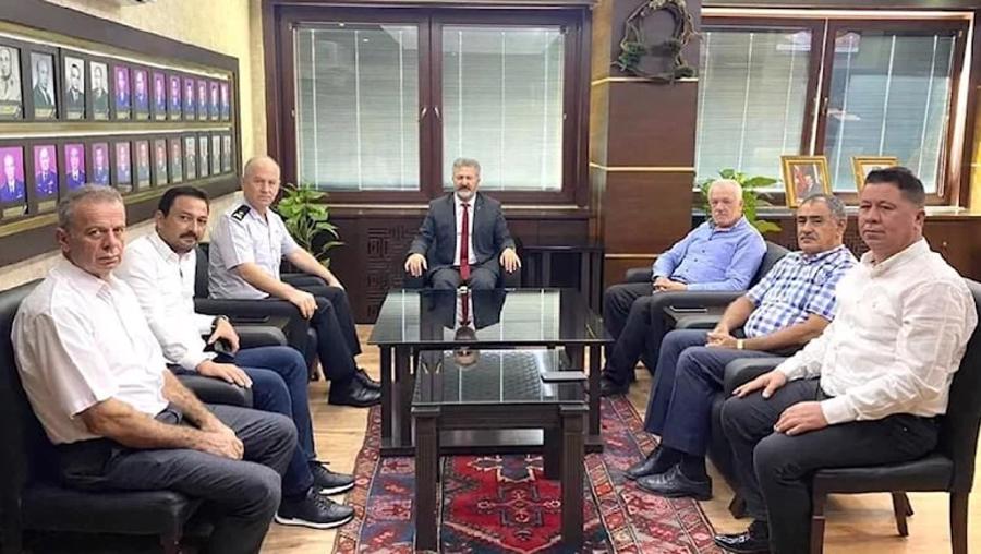 Komutanı ziyaret sırasında çekilen fotoğraf tepki topladı!