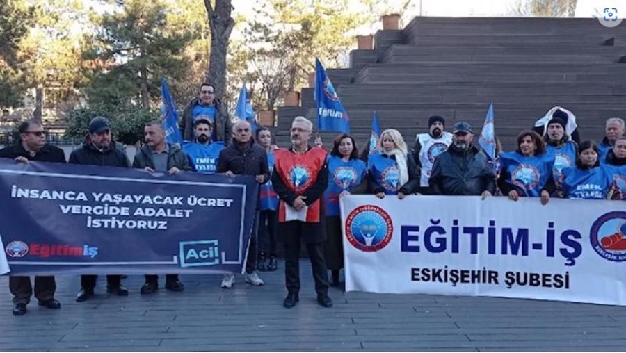 Eğitimciler insanca yaşayacak ücret için meydanlara indi