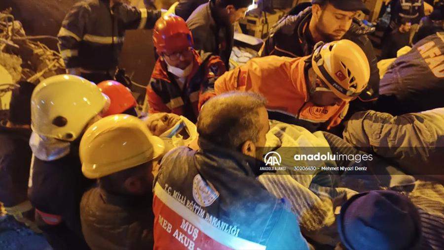 Diyarbakır'da enkaz altından 5 kişi kurtarıldı