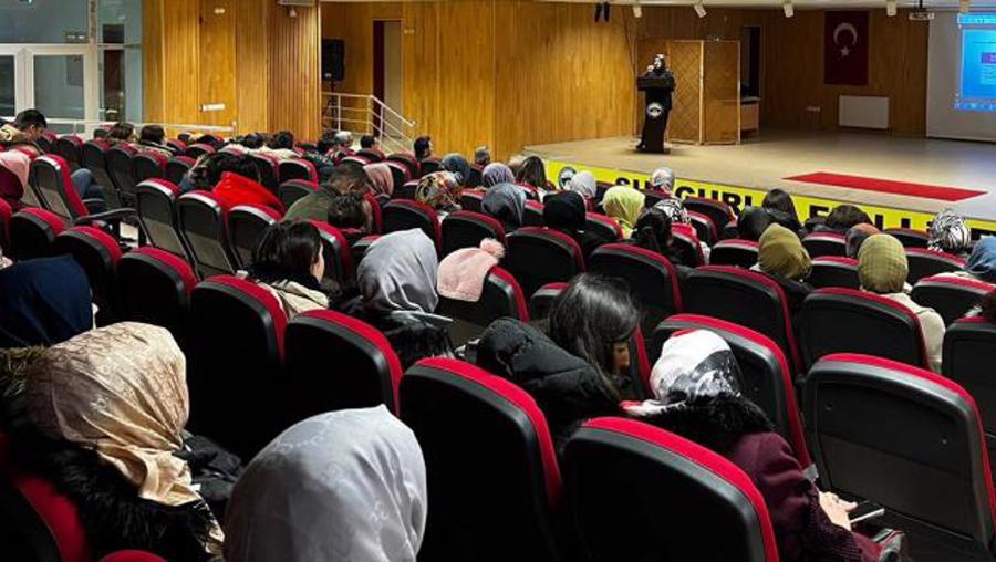 Öğretmenler için 'afet sonrası psikososyal destek' seminerleri