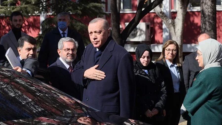 Erdoğan, 248. saatte kurtarılan Aleyna Ölmez'i ziyaret etti