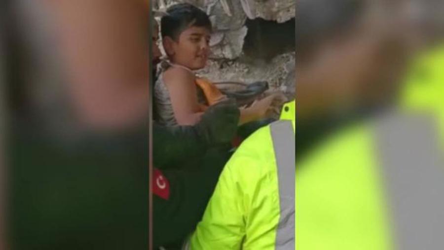 Ömer ile annesi depremden 150 saat sonra kurtarıldı