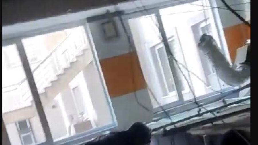 Sultangazi Nüfus Müdürlüğü'nün tavanı çöktü