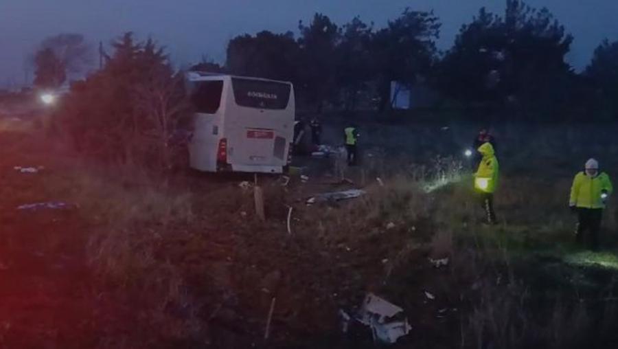 Çanakkale'de yolcu otobüsü devrildi: Yaralılar var