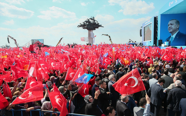 AK Parti'den İzmir'de tarihi miting. Yüzbinlerce kişi alanı doldurdu