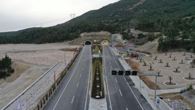 Ege ve Akdeniz’i birbirine bağlayan Honaz Tüneli bugün açılıyor