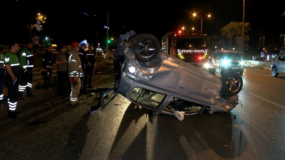 Kadıköy'de trafik kazası: 4 polis yaralandı - 6