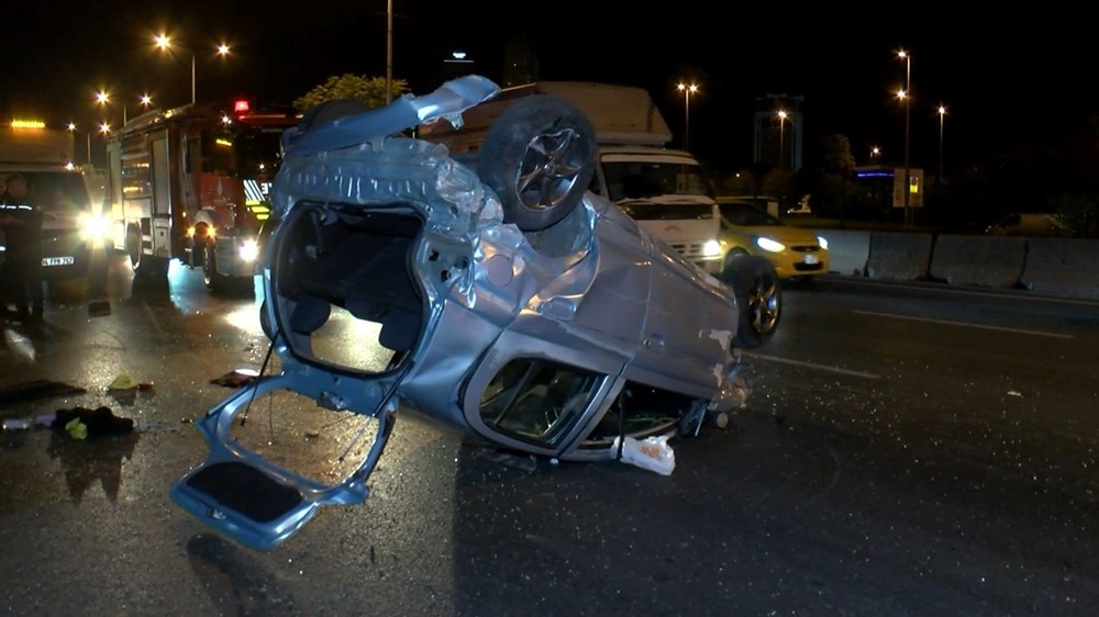 Kadıköy'de trafik kazası: 4 polis yaralandı - 4