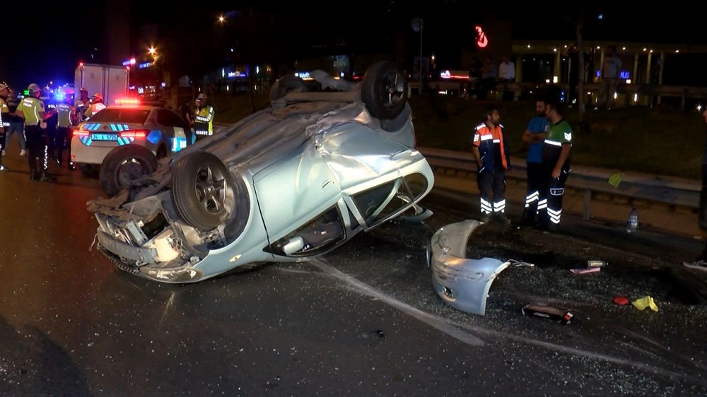 Kadıköy'de trafik kazası: 4 polis yaralandı - 3