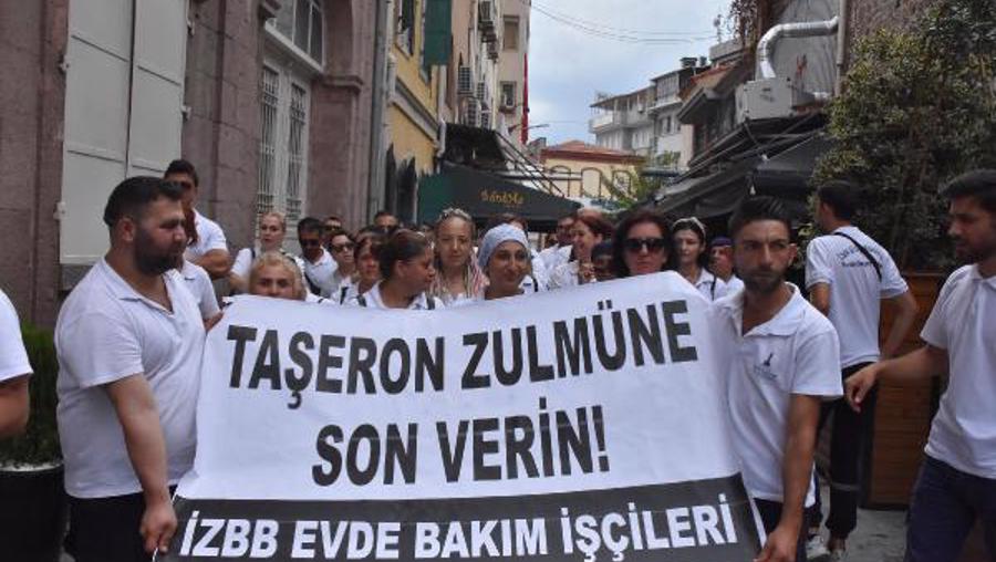 İzmir'de belediye önünde işçilerden 'kadro' eylemi   