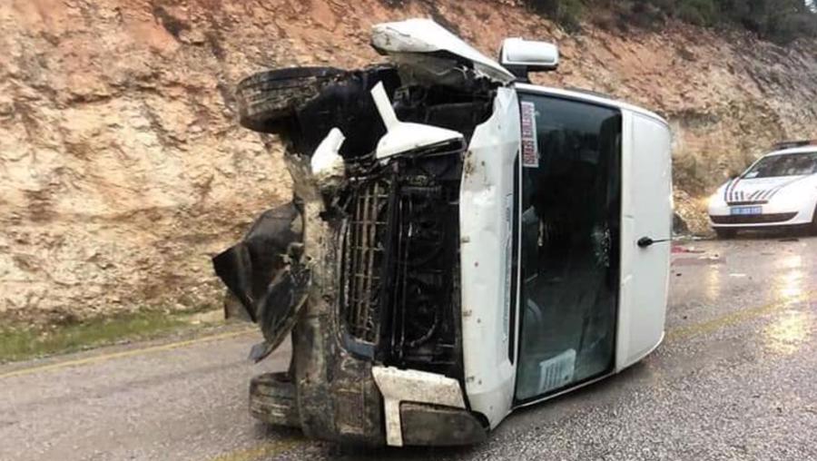 Muğla'da öğretmen servisi devrildi: 10 yaralı