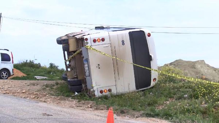 Bursa'da servis midibüsü kamyon ile çarpıştı: 22'si öğrenci 23 yaralı