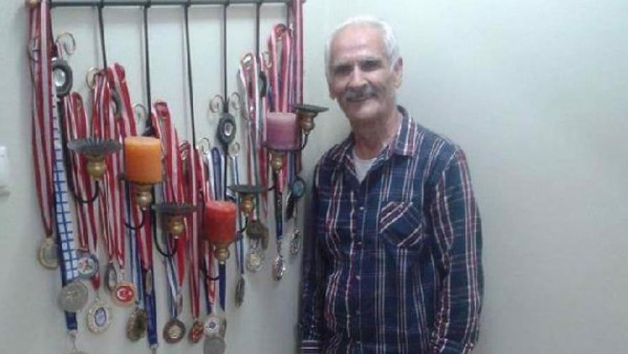 84 yaşındaki emekli albay, atletizmdeki sayısız madalyalarına yenilerini ekliyor