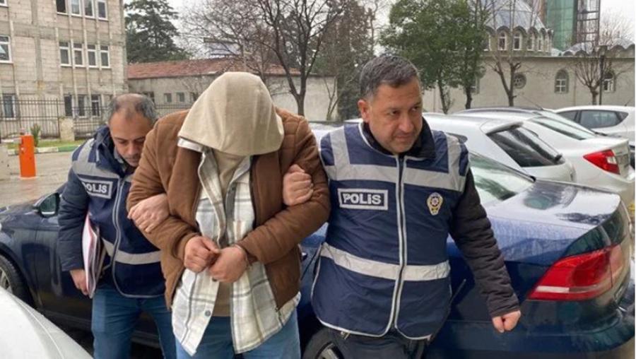 “Yüzbaşıyım” diyerek depremzedenin evinden bilezik çaldı