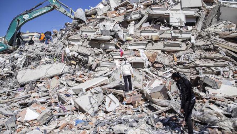 Depremde yıkılan binalarla ilgili soruşturmalarda 325 kişi tutuklandı
