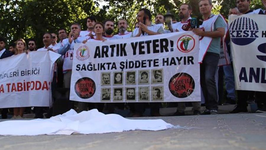Darbedilen doktor yoğun bakımda