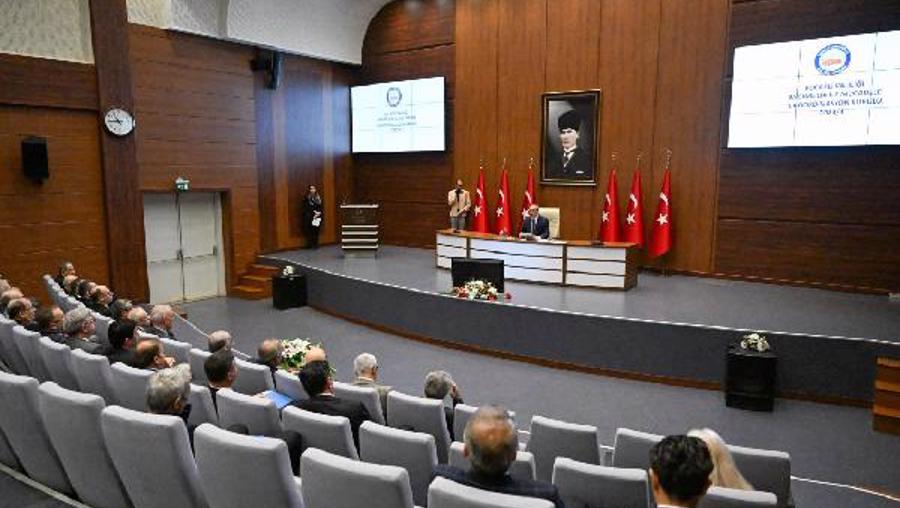 Kocaeli Valisi: Makam sahibi olmak istiyorsanız, önce ay yıldızlı tanıyacaksınız